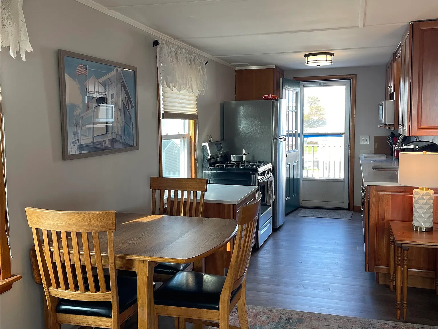 3 bed, 1.0 bath, 864 sqft, $2,500 — Photo 2