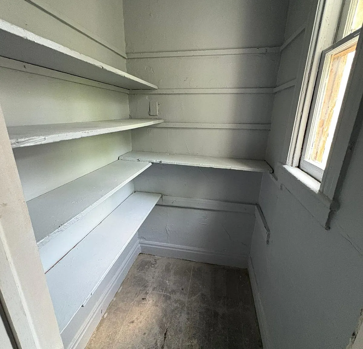 4 bed, 1200 sqft, $1,700 — Photo 2