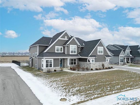 2nd image of 520 Canterbury Blvd