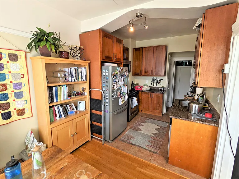 550 Lake St #302 — Photo 4