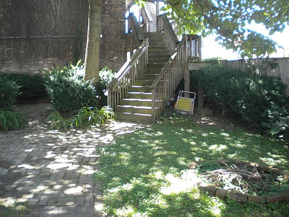 beautiful court yard no one uses so very private