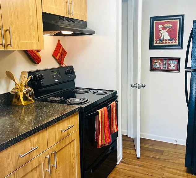 Brookside Manor Apartments — Photo 19
