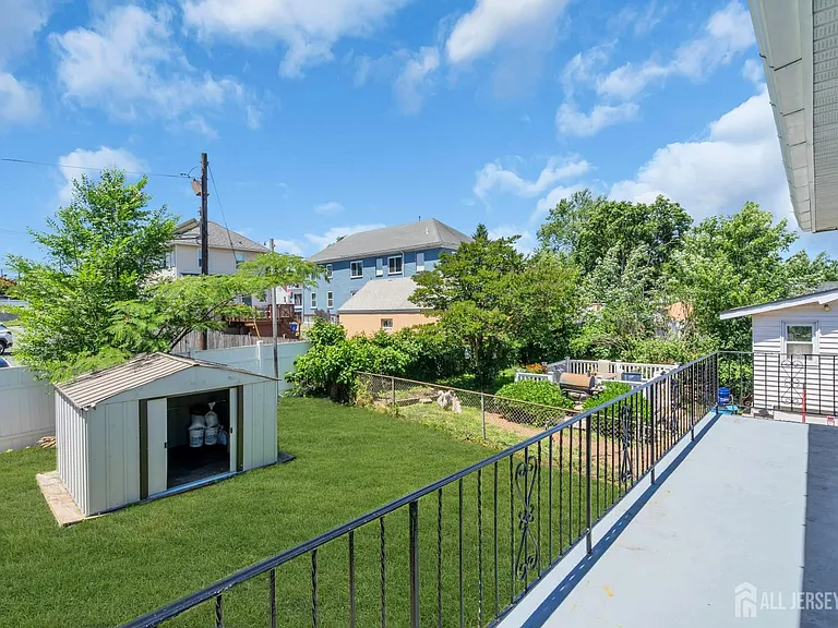 287 E Smith St — Photo 37