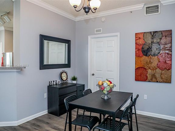 4th image of 533 NE 3rd Ave APT 427
