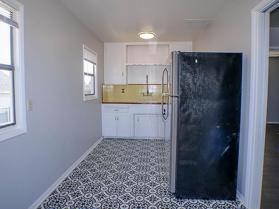 3rd image of 2930 Suncrest Dr #1/2