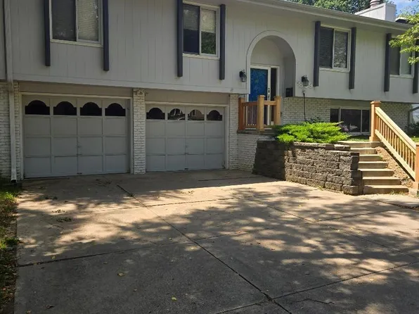 809 Waterford Cir, Papillion, NE 68046