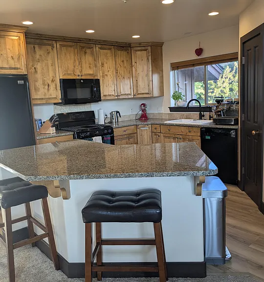 3400 Cedar Dr — Photo 3