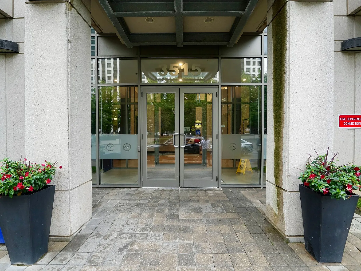 Eve Condos — Photo 3