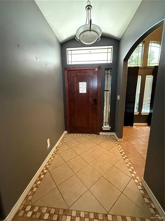 3 bed, 2.5 bath, 1237 sqft, $1,800 — Photo 2
