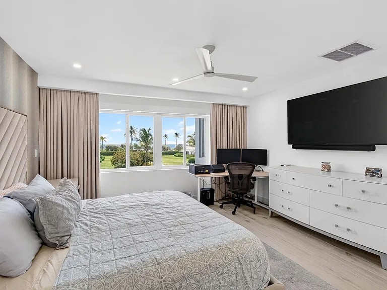 120 N Ocean Blvd #203 — Photo 32
