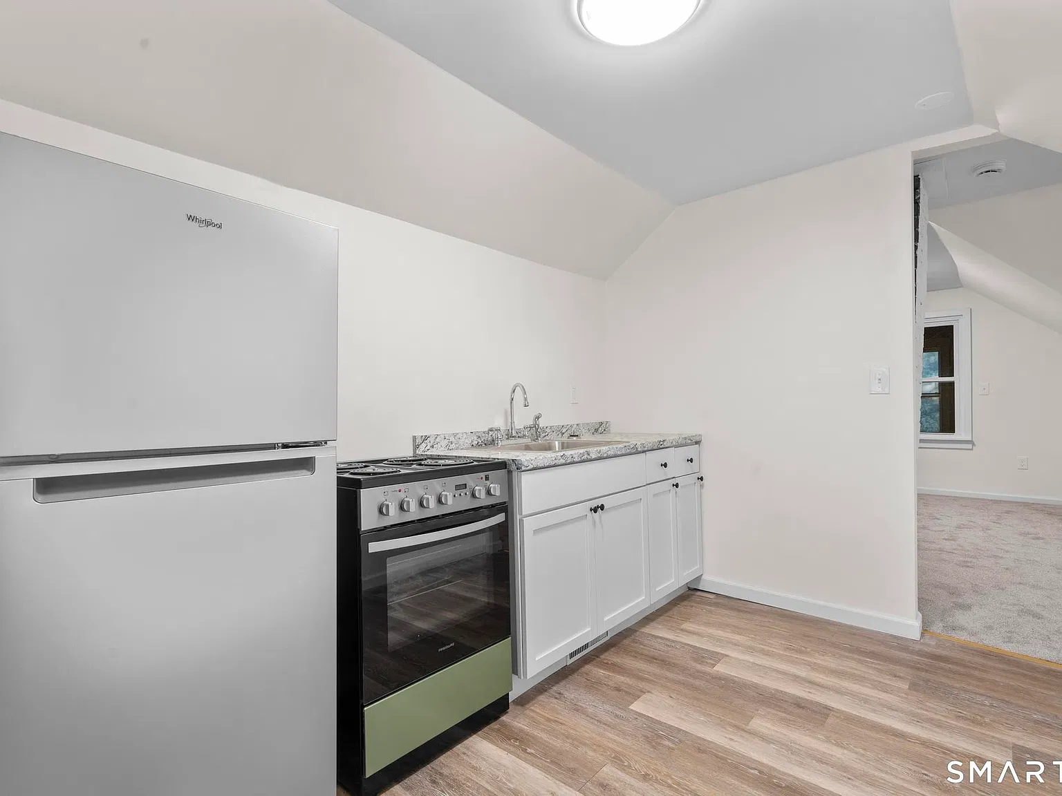 1 bed, 1.0 bath, 1838 sqft, $1,250 — Photo 2