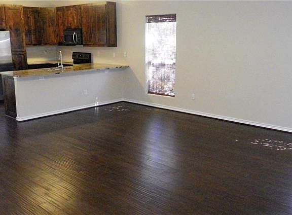 3rd image of 1078 Roundrock Dr