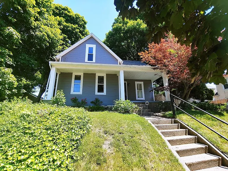 310 Eastern Ave NE — Photo 1