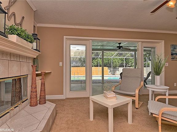 5th image of 721 Fox Valley Dr
