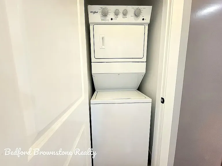 561 Chauncey St #Penthouse 1 — Photo 8