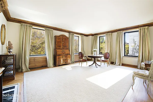 Sold by Sotheby's International Realty | media 16