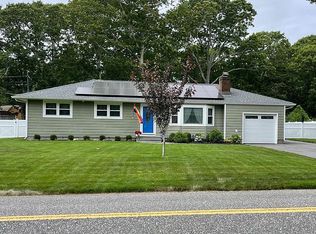 87 Shade Tree Ln, Riverhead, NY 11901
