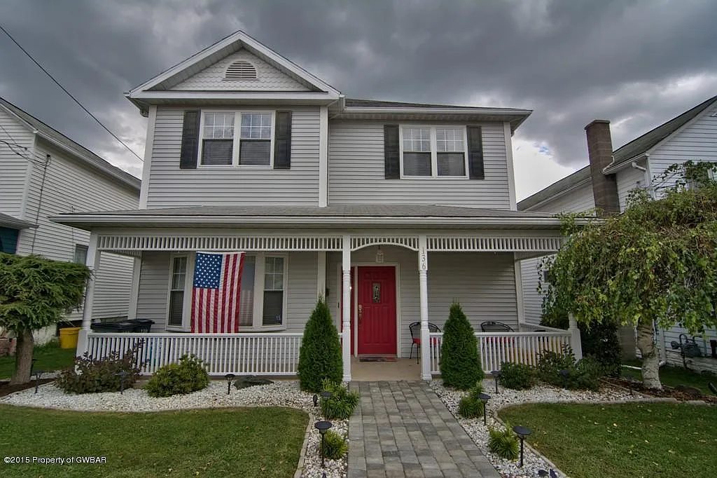 136 Mason St photo 1