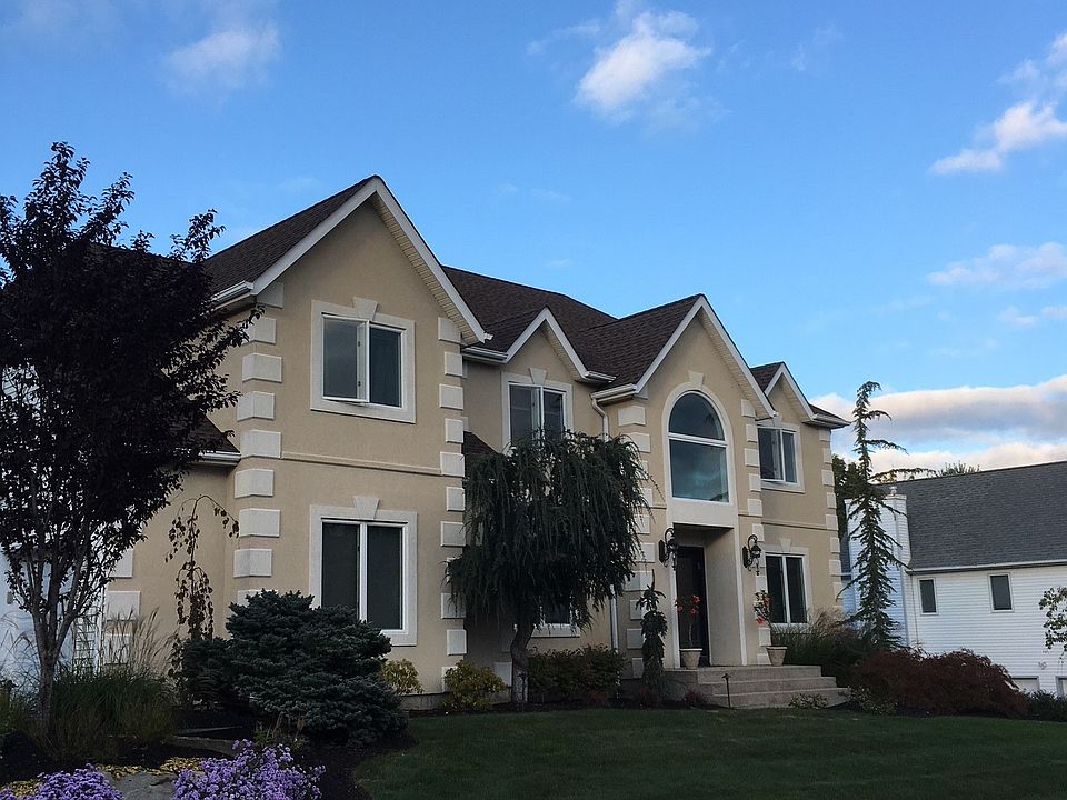 1st image of 5 Lowell Dr