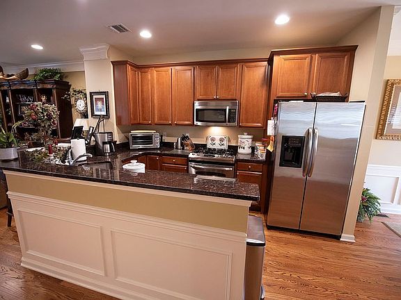 4th image of 94 Paget Ln