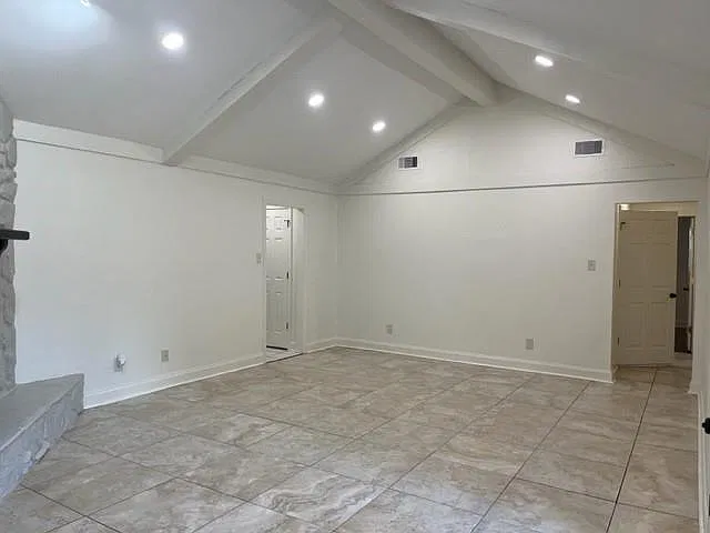 4 bed, 2.0 bath, 1678 sqft, $2,100 — Photo 2