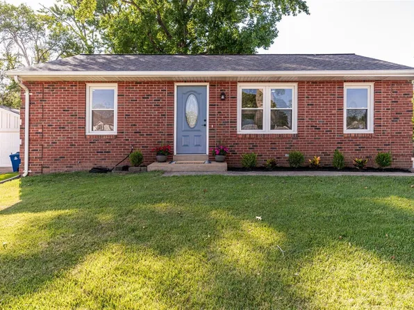 10254 Pickwick Dr, Saint Louis, MO 63123