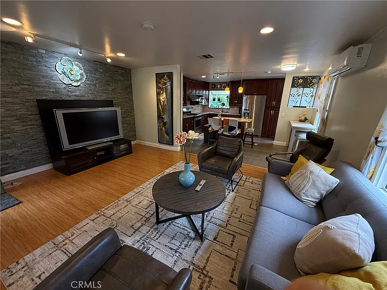 830 N Olive Ave — Photo 7
