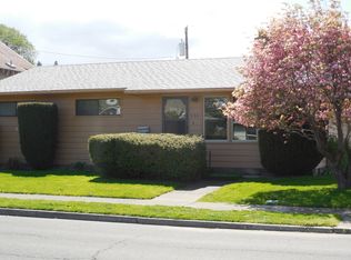 820 W 10th St, The Dalles, OR
