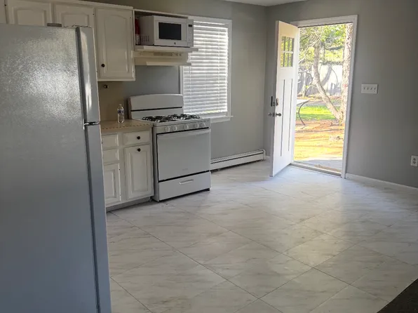 (undisclosed Address), Bay Shore, NY 11706