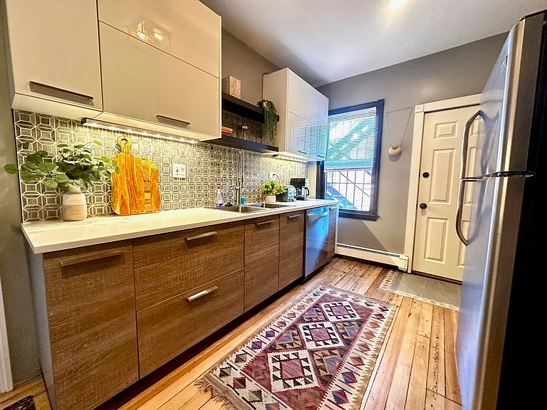 10 Pompeii St #2 — Photo 8