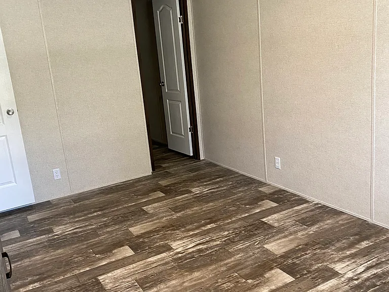 FM 775 — Photo 14