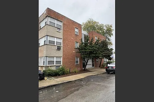 2400 W Balmoral Ave Photo 1