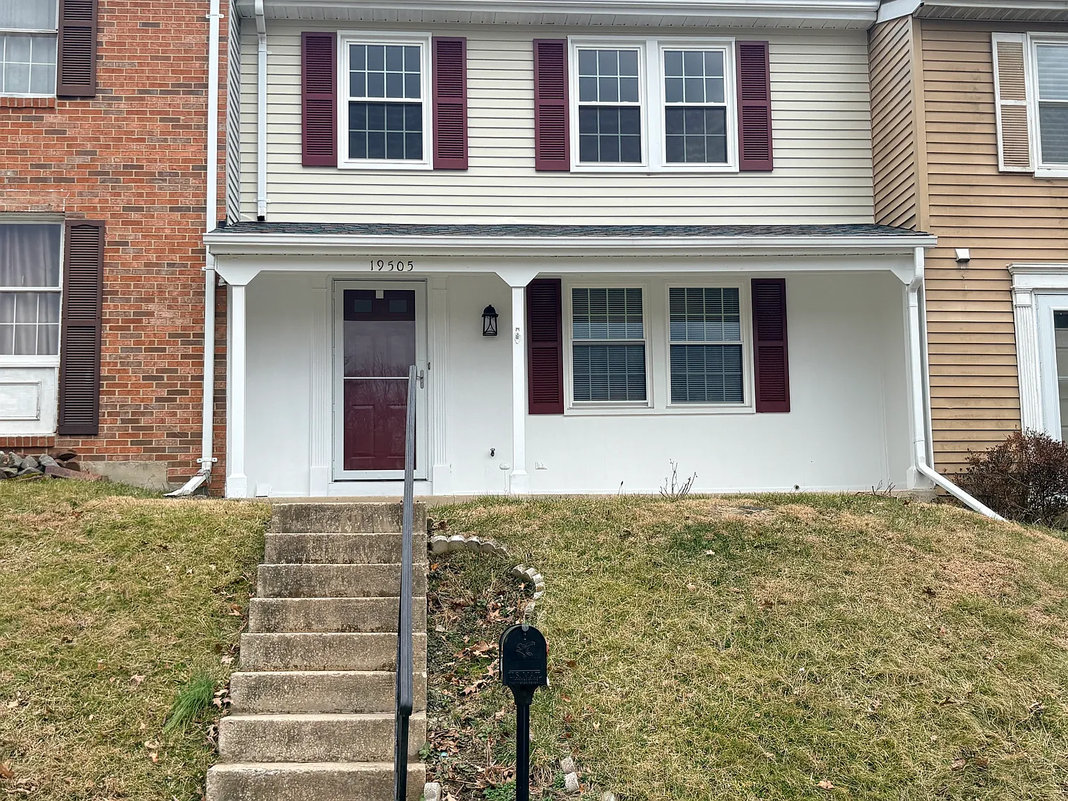 3 bed, 2200 sqft, $2,850 — Photo 1