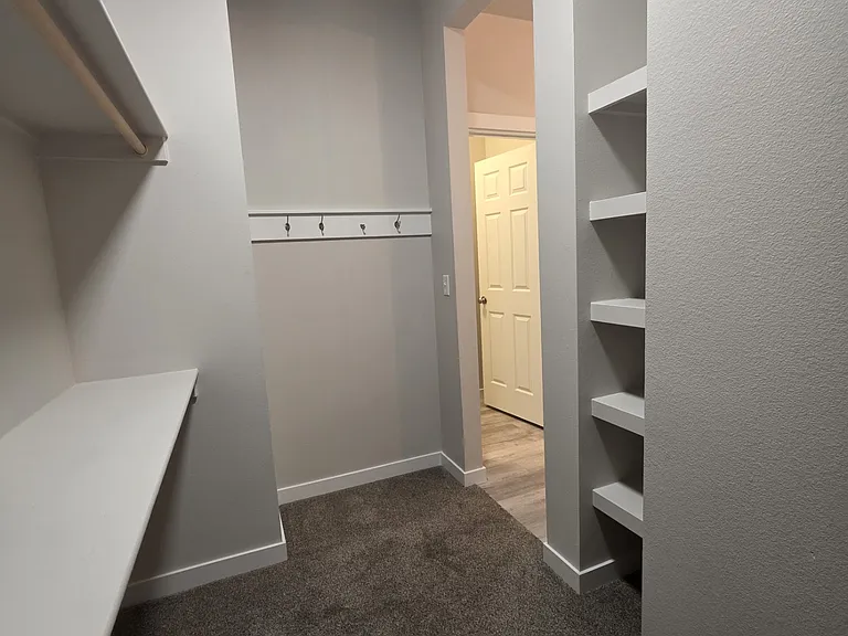 1720 SW Gabar Ct — Photo 11