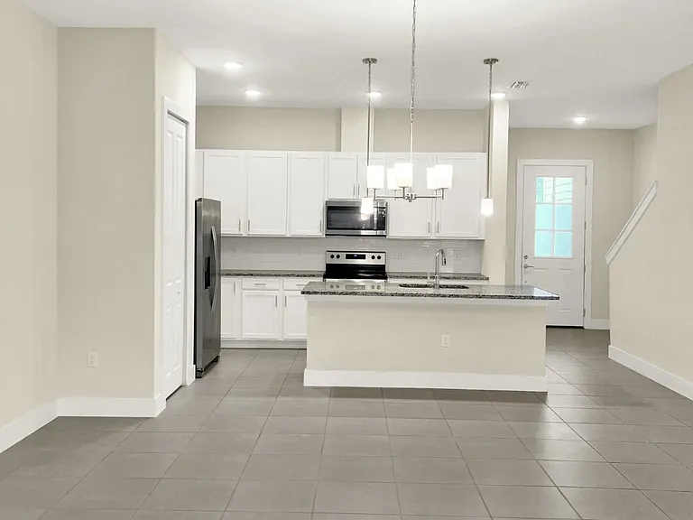 1471 Brookdale Ct — Photo 5