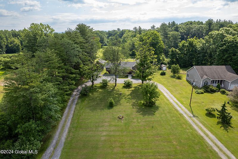 3rd image of 162 Fort Edward Road