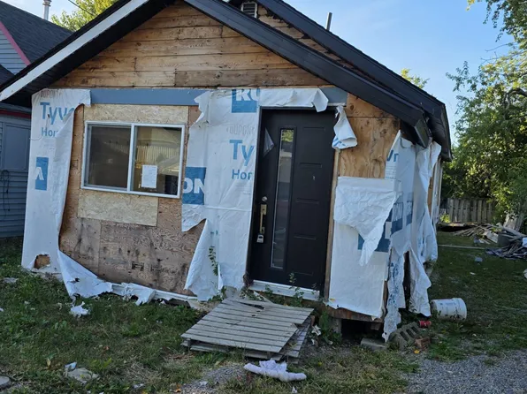 16 Maccabee Ave, Fort Erie, ON L2A 1C8