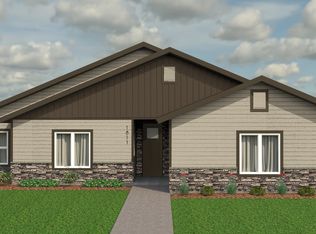 918 N Acacia St, Woodlake, CA 93286