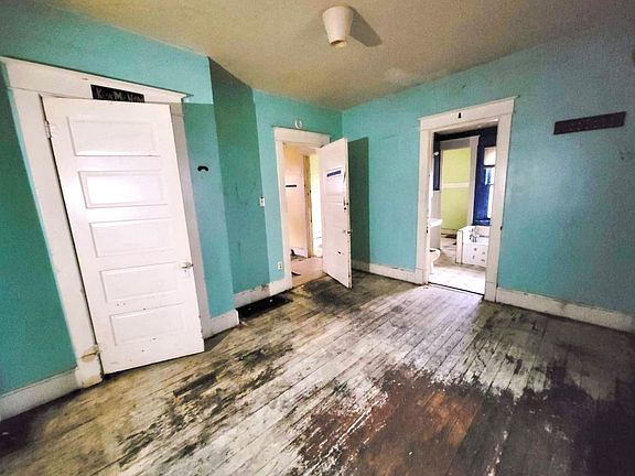 5th image of 716 Crawford St