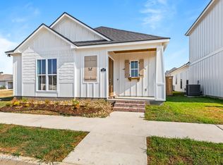 207 Oak Village Dr, Scott, LA 70583