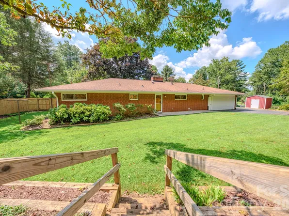 105 Alexander Ave, Swannanoa, NC 28778