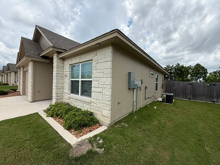 3314 Fenway Cir — Photo 2