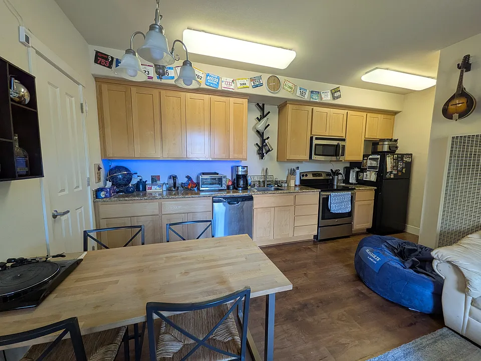 224 Laurel St #B202