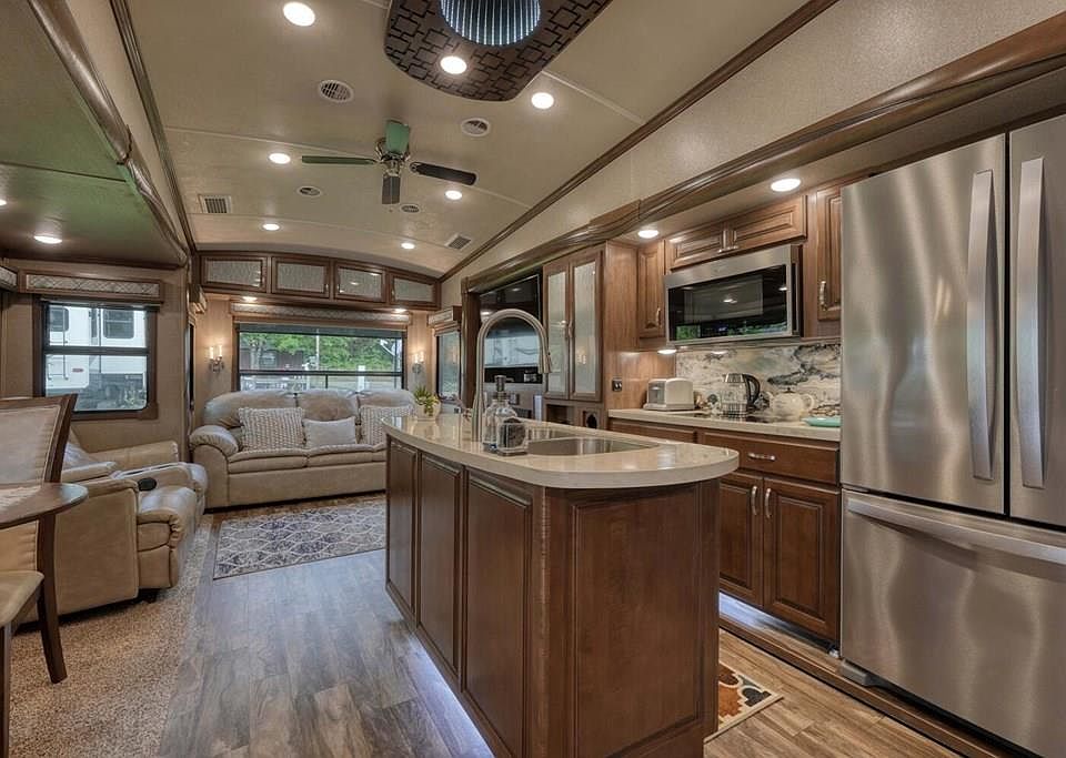1st image of 819 Vista Cir