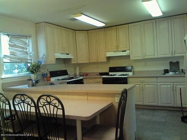 2nd image of 455 Park Ave