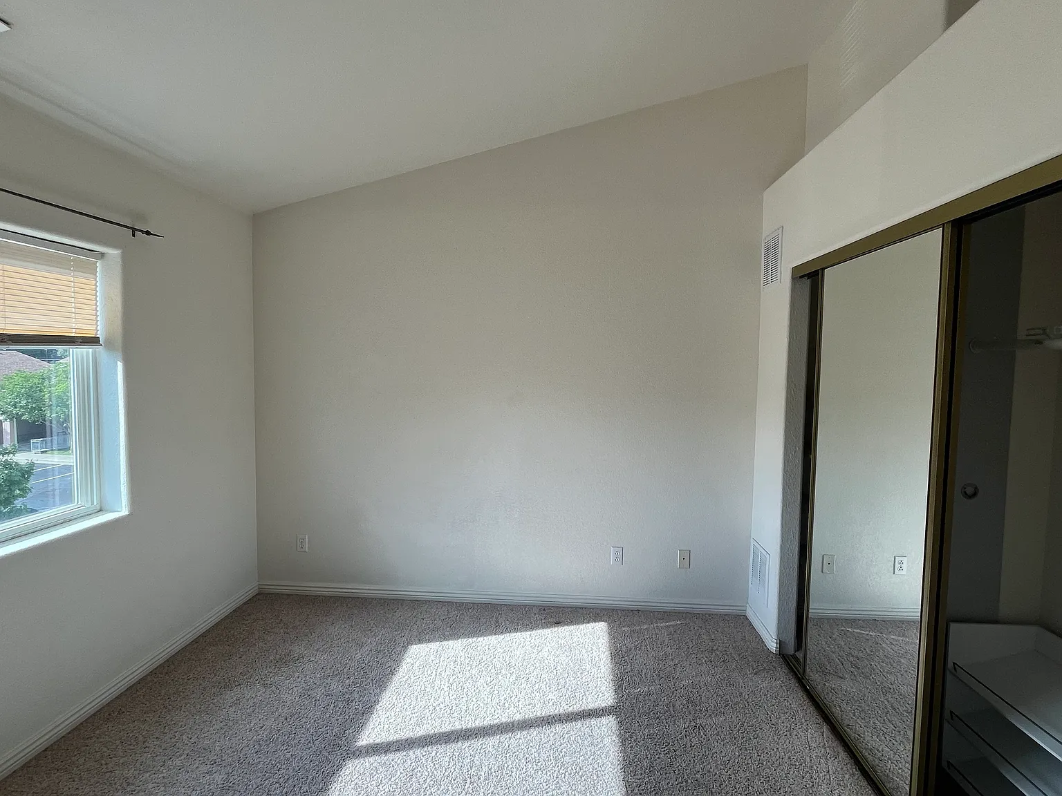 2 bed, 1490 sqft, $2,025 — Photo 3