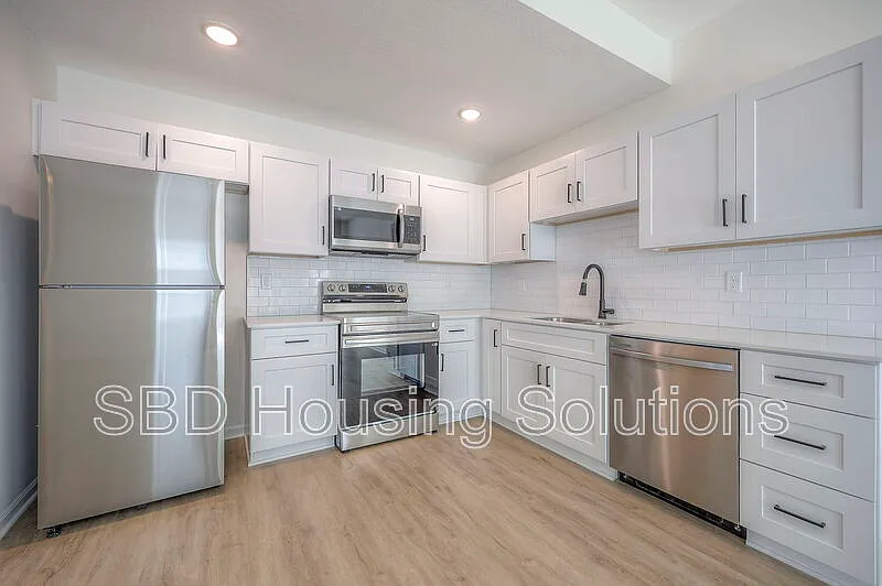 3 bed, 2.5 bath, $1,695 — Photo 4