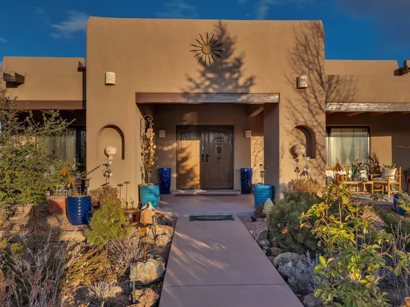 16 Via De Estrellas #A, Santa Fe, NM 87506