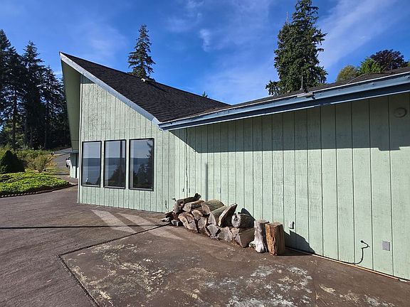 2nd image of 111 Finch Ln