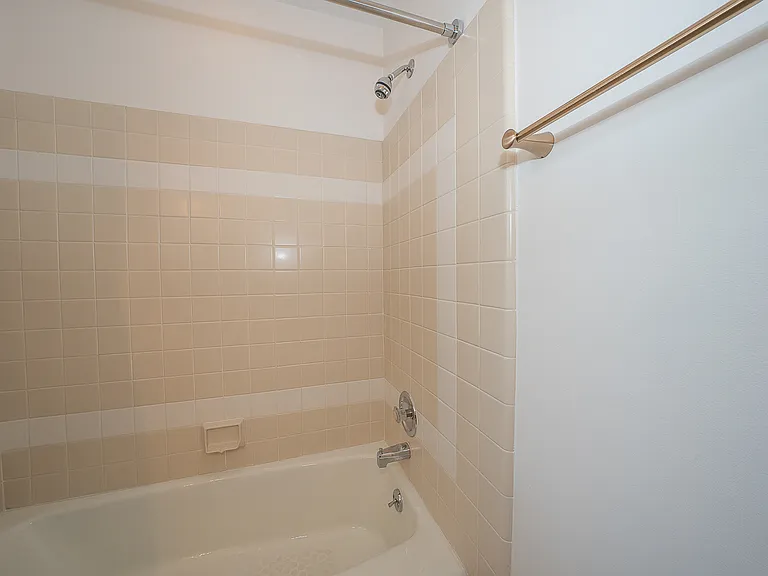 116 Montrose Ave #H — Photo 38